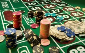 r777 live casino feature cards showing privacy and safety reminders